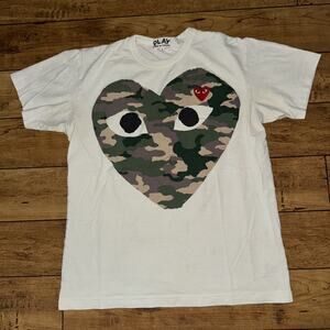 Play Comme Des Garçons T-Shirt White Large 19x25 Camo streetwear graphic tee3